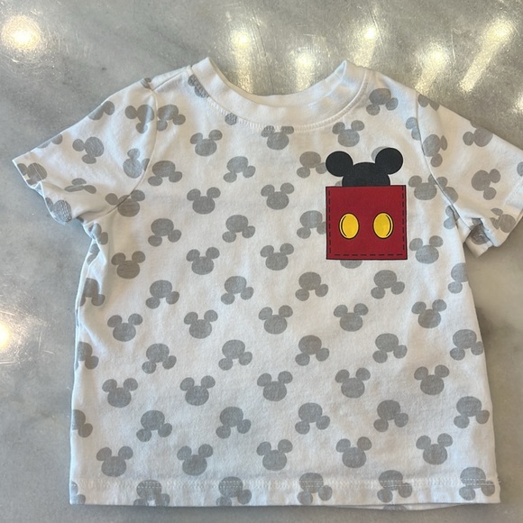 Old Navy Toddler Boy or Girl Unisex Disney© Mickey Mouse Short-Sleeve - Picture 3 of 6